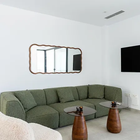 Casa Colina, *