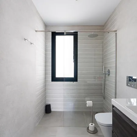 Casa Colina, *